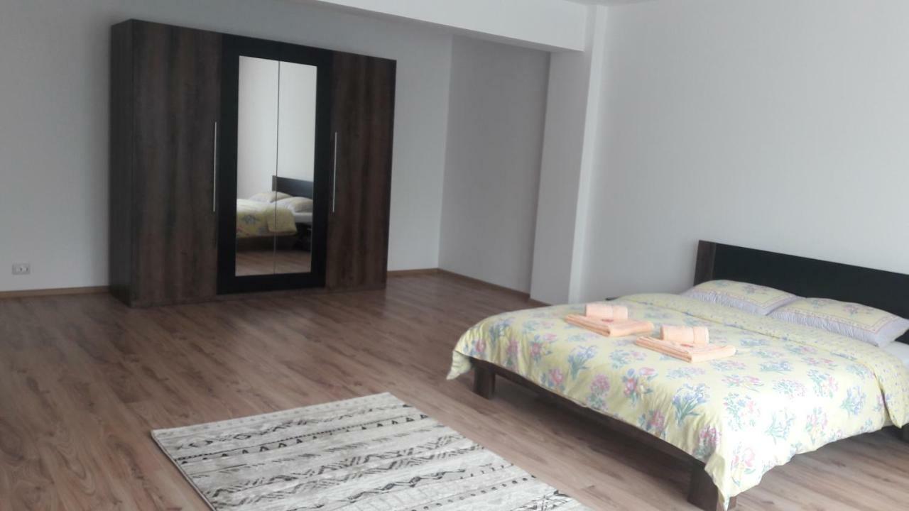 Travel Homzzz Apartments Târgu-Mureş Eksteriør billede