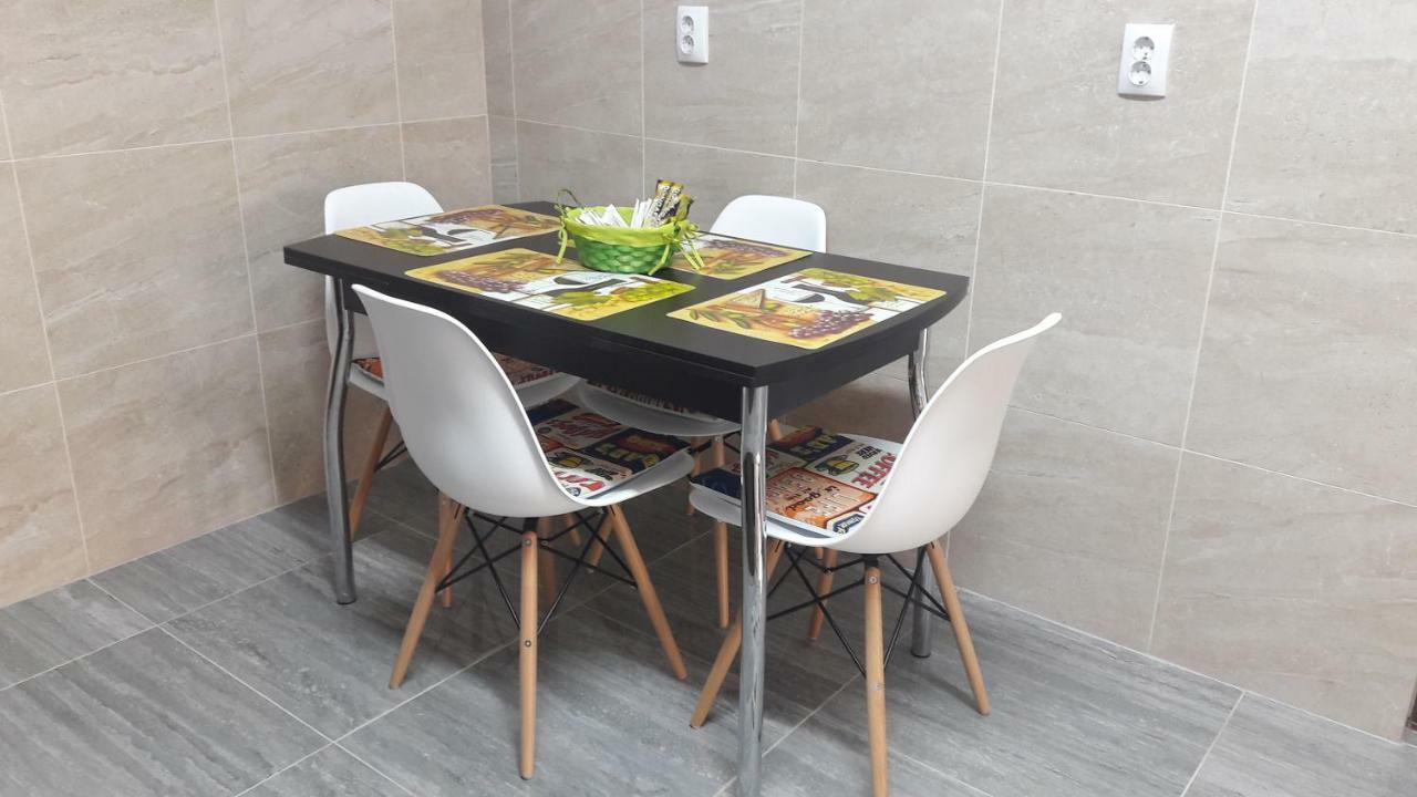 Travel Homzzz Apartments Târgu-Mureş Eksteriør billede