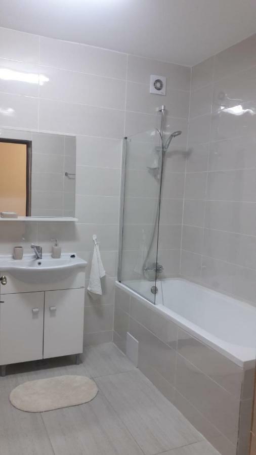 Travel Homzzz Apartments Târgu-Mureş Eksteriør billede