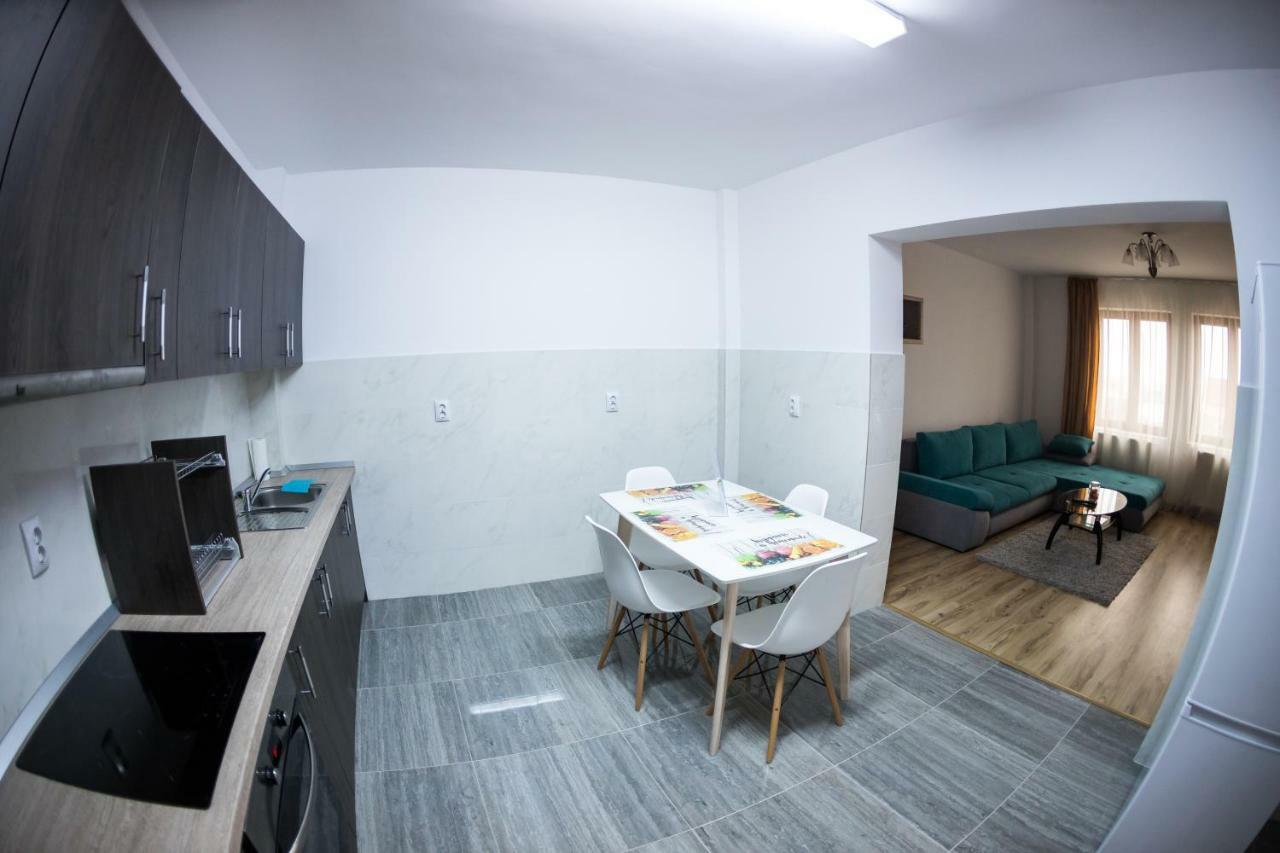 Travel Homzzz Apartments Târgu-Mureş Eksteriør billede